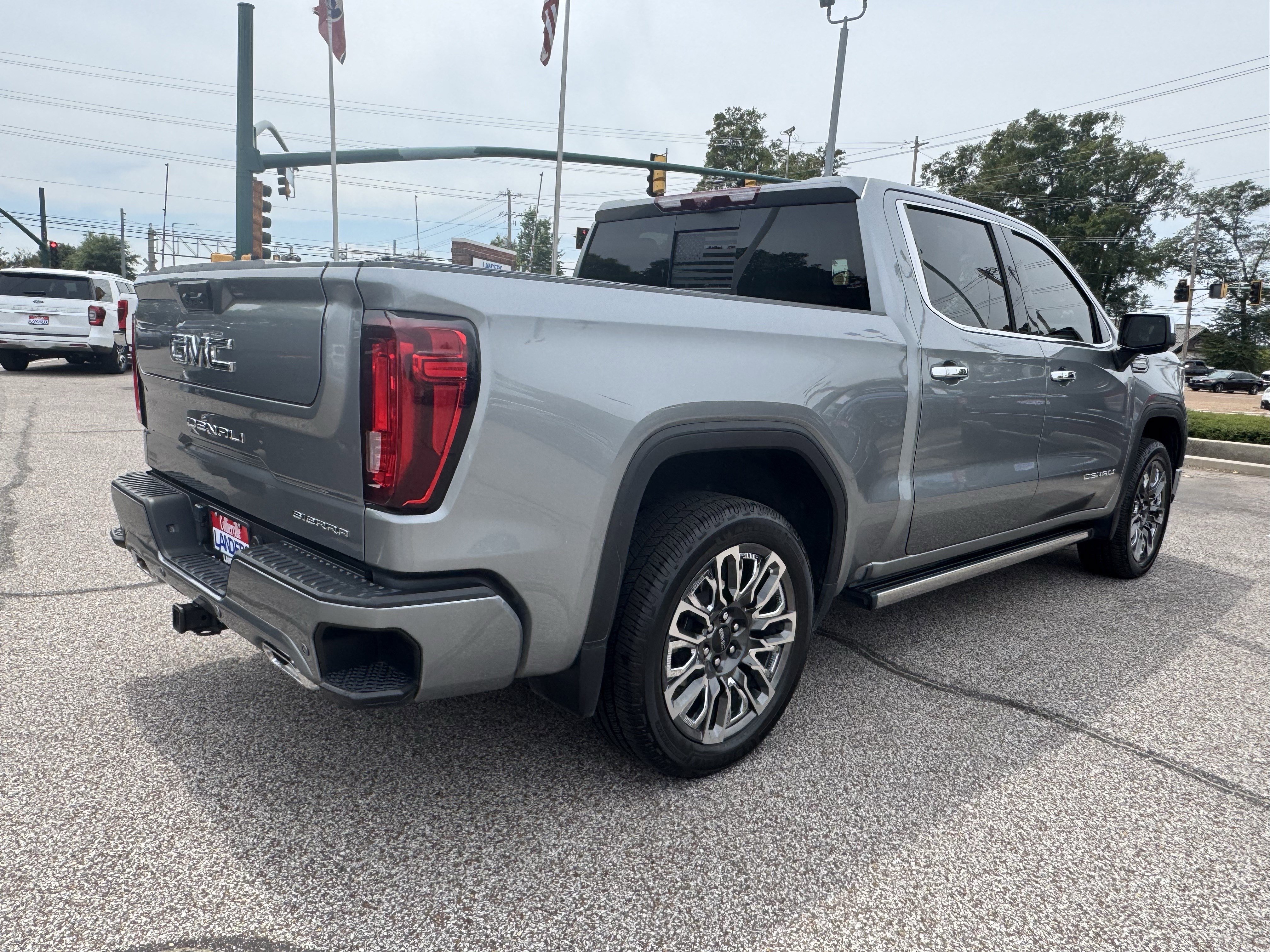Used 2024 GMC Sierra 1500 Denali Ultimate image 3