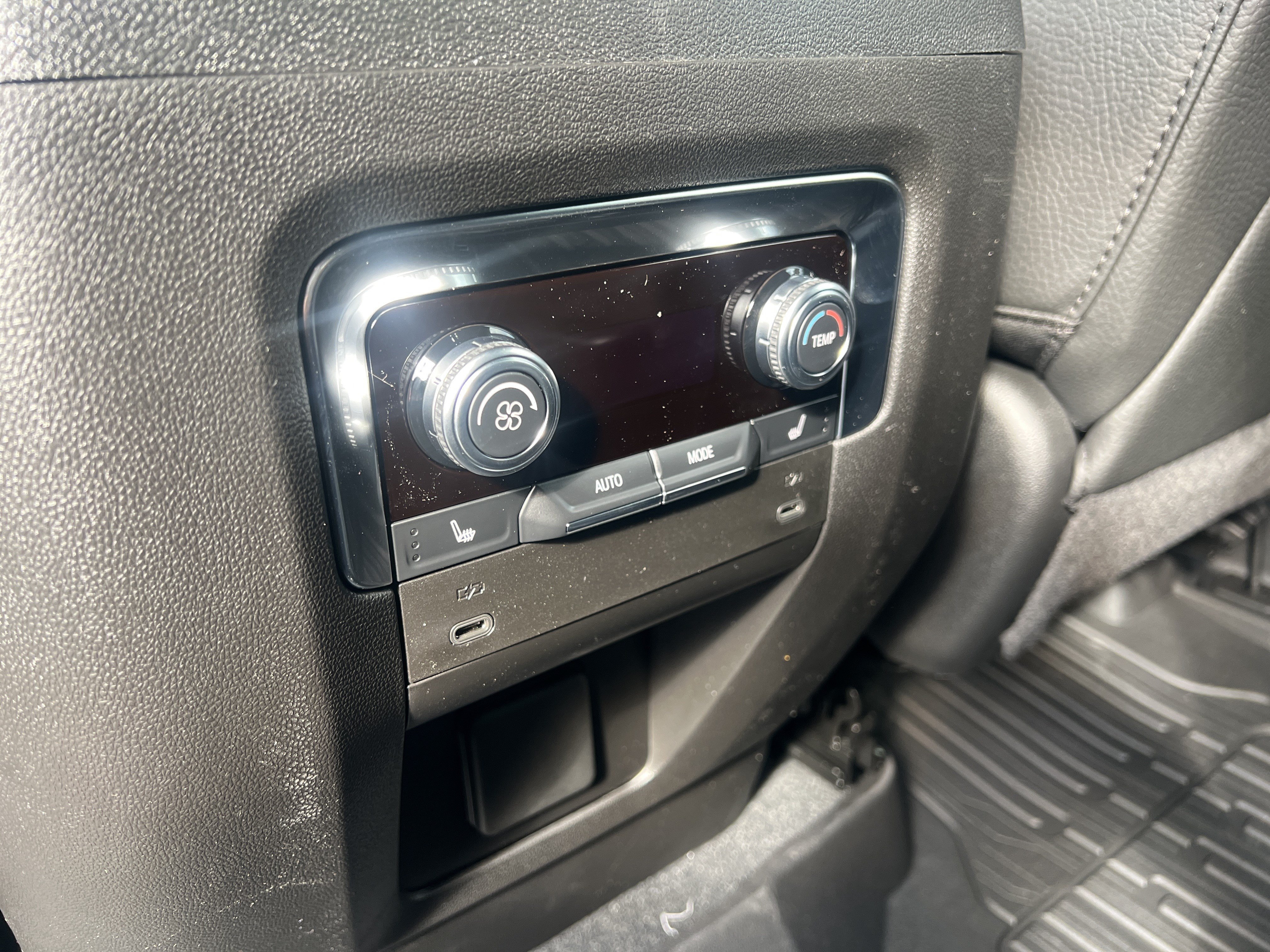 New 2026 GMC Yukon Denali w/ LPO, Get Active Package AWD/4WD image 14