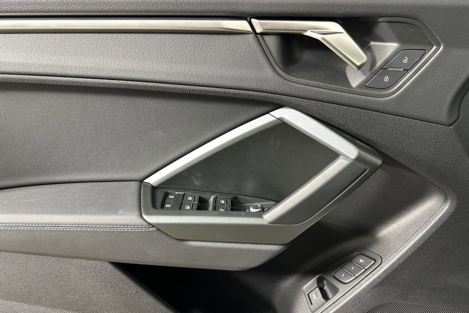 Used 2025 Audi Q3 2.0T Premium image 10