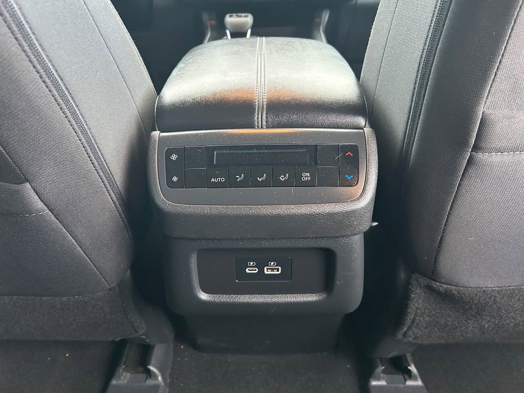 Used 2024 Nissan Pathfinder SV image 25