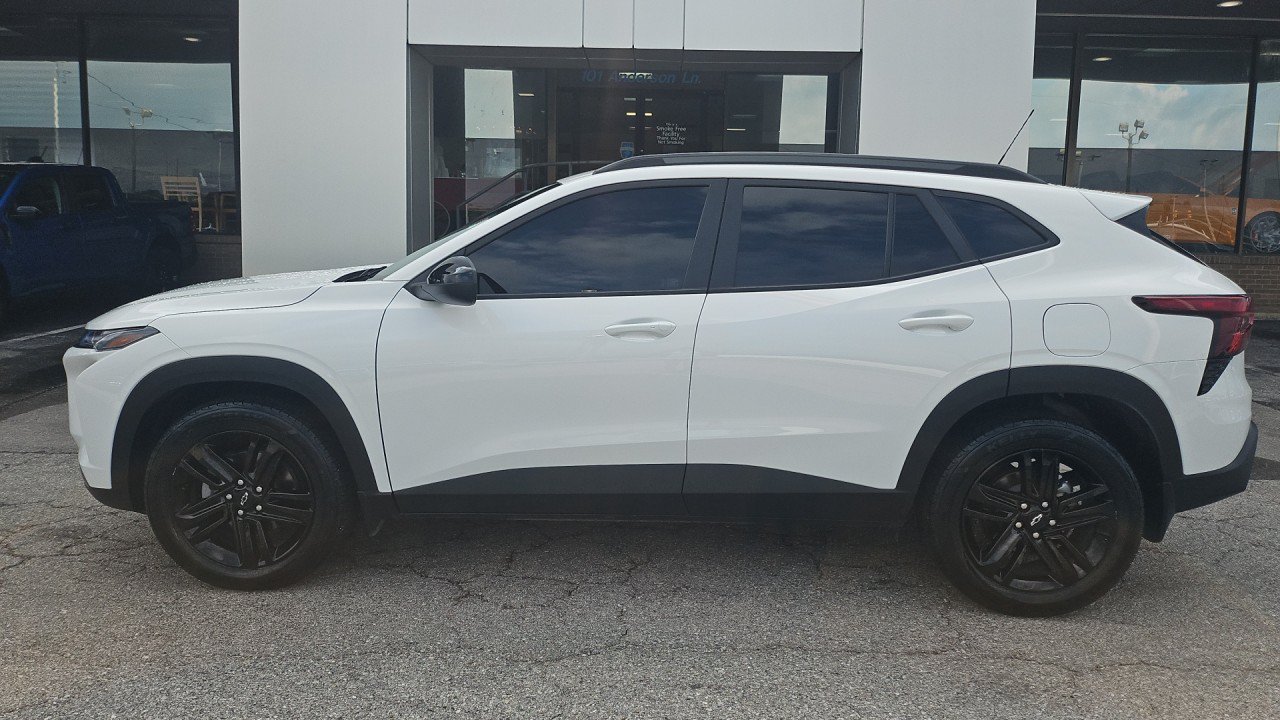 Used 2024 Chevrolet Trax ACTIV w/ Sunroof Package FWD image 2