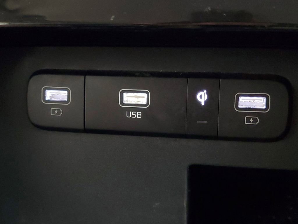 Used 2024 Kia Carnival EX FWD image 24