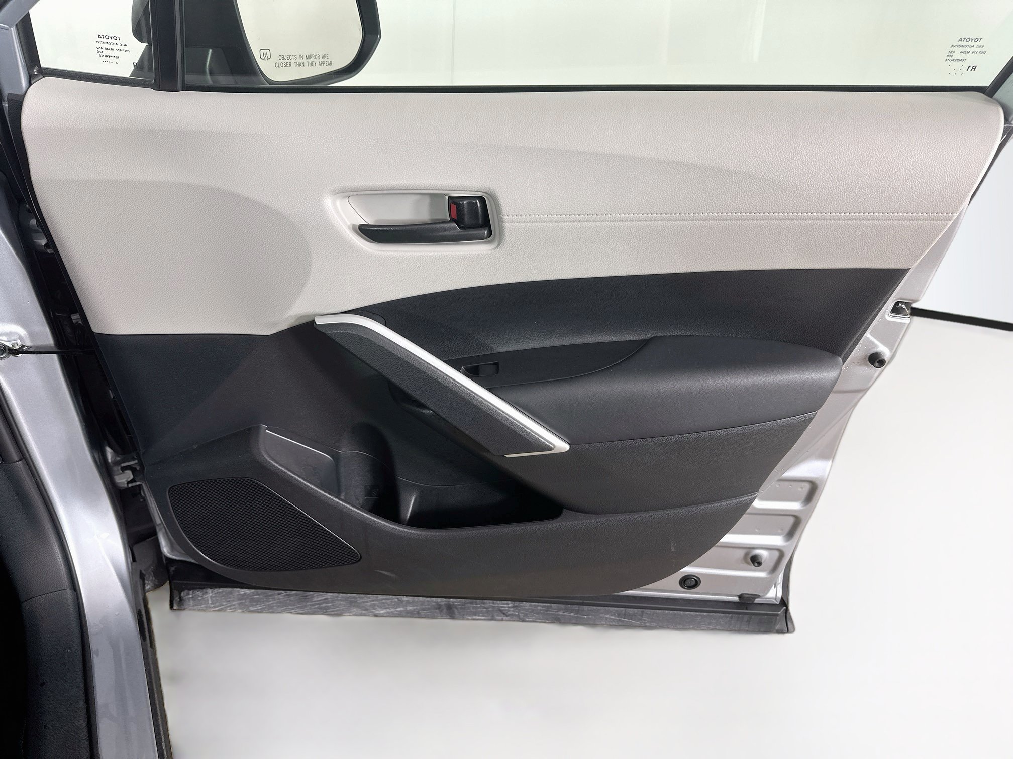 Used 2025 Toyota Corolla Cross L FWD image 31