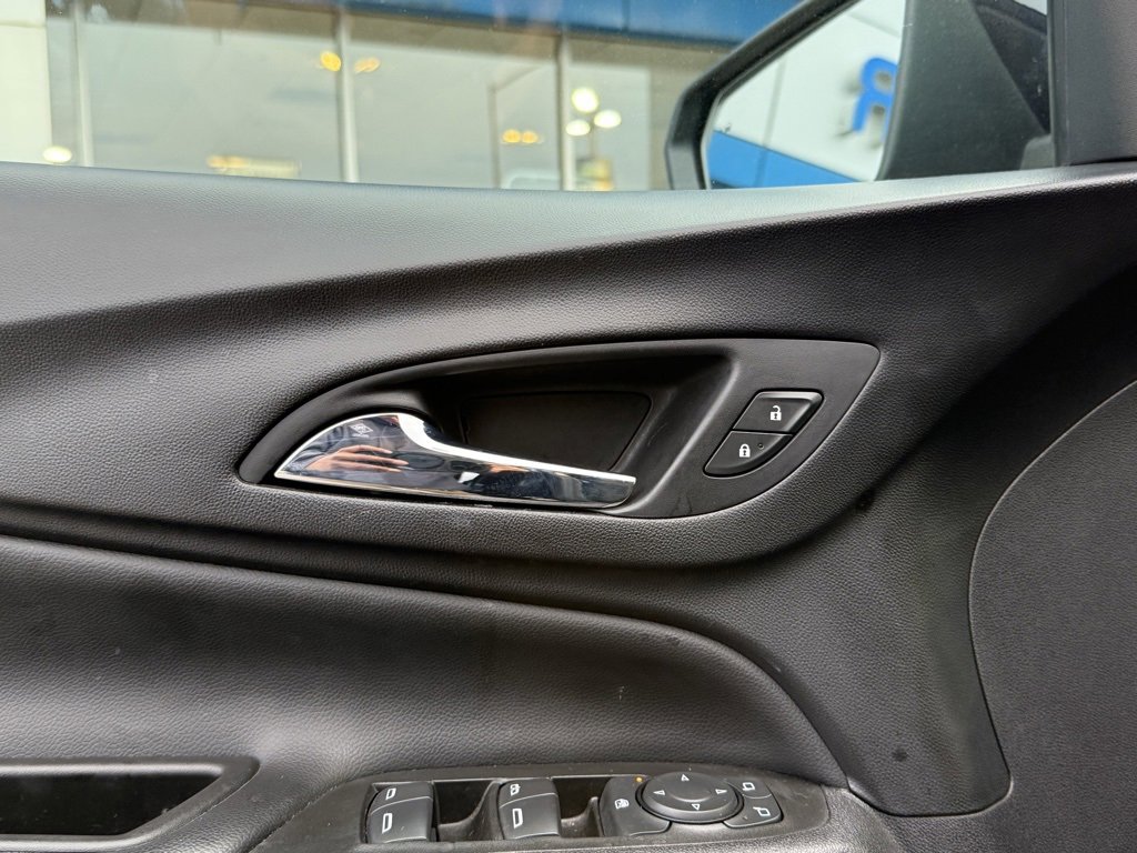 Used 2021 Chevrolet Equinox LT w/ Driver Convenience Package image 25