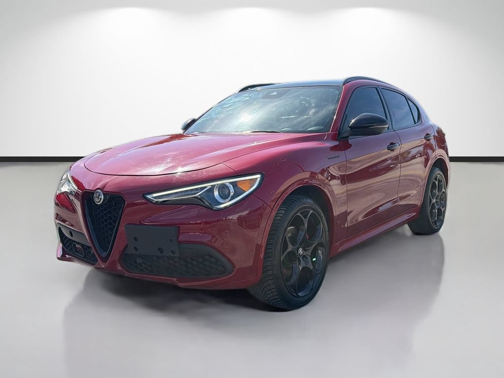 Used 2022 Alfa Romeo Stelvio Veloce AWD/4WD image 3