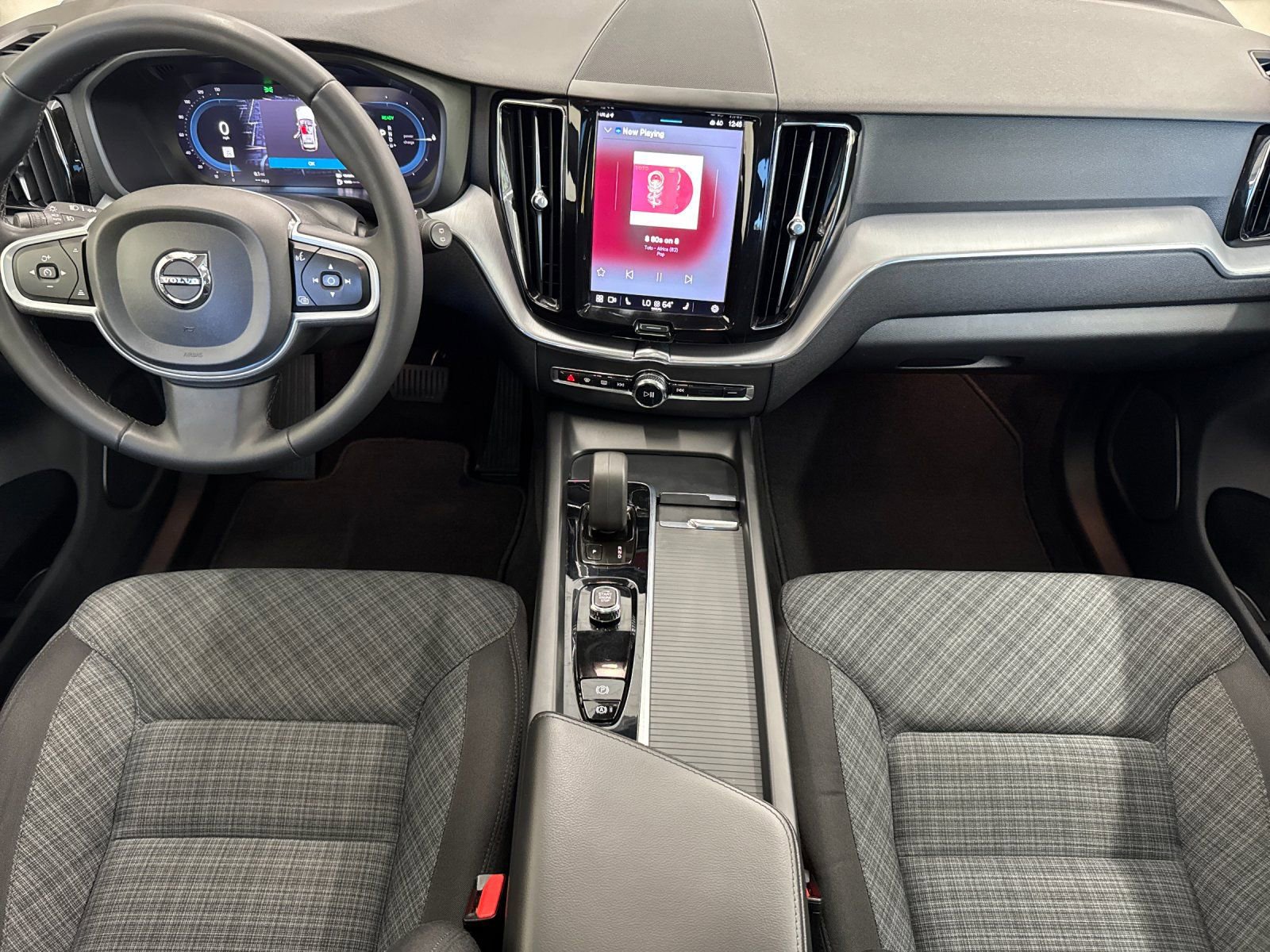 Used 2022 Volvo XC60 T8 Inscription Expression image 13