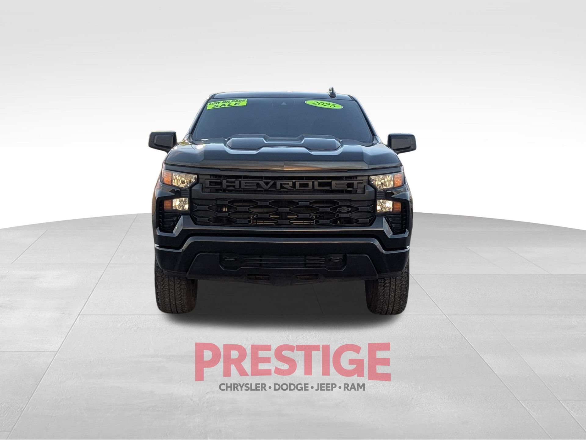 Used 2025 Chevrolet Silverado 1500 Custom Trail Boss w/ Turbomax Blackout Package AWD/4WD image 3
