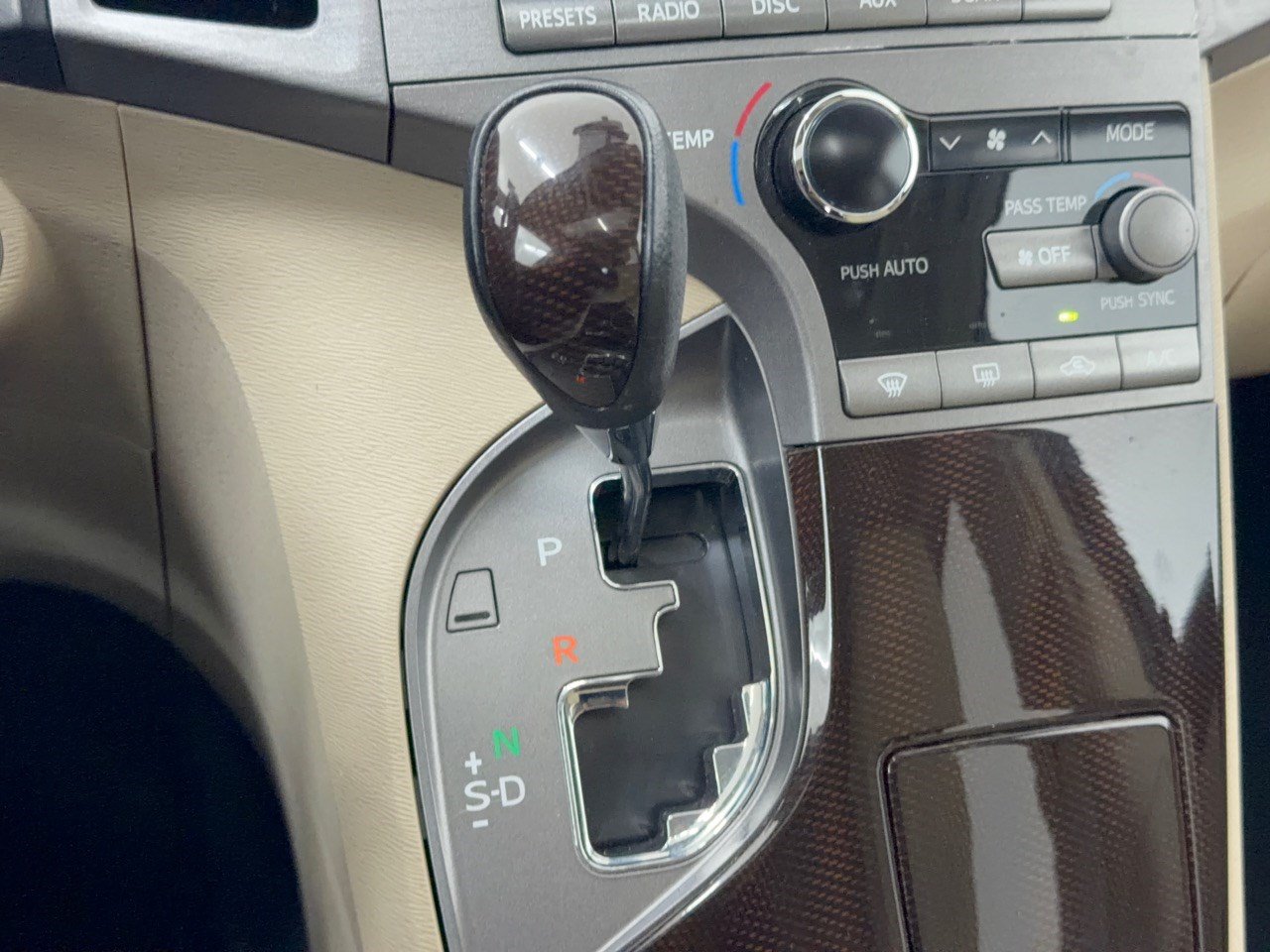 Used 2010 Toyota Venza w/ Convenience Pkg FWD image 21