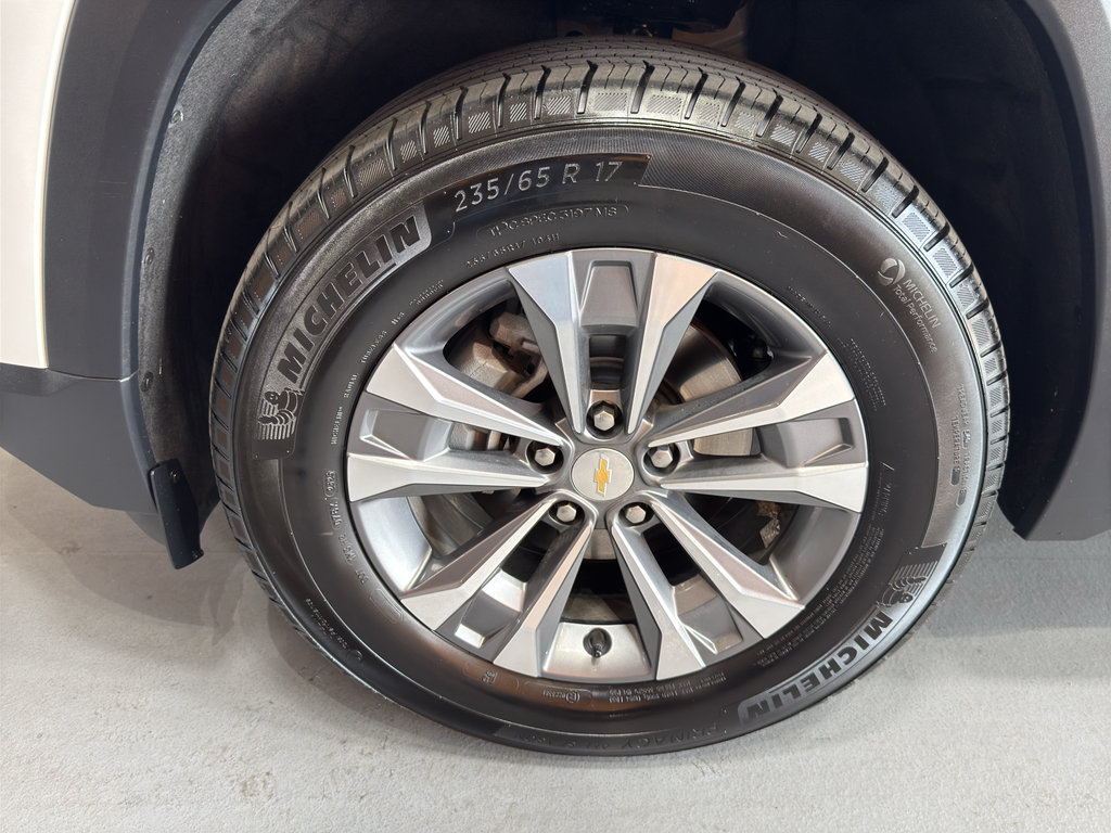 Used 2026 Chevrolet Equinox LT AWD/4WD image 9
