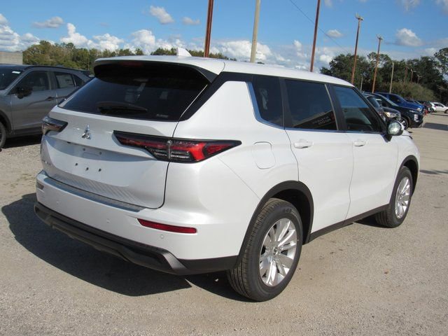 New 2026 Mitsubishi Outlander ES image 3