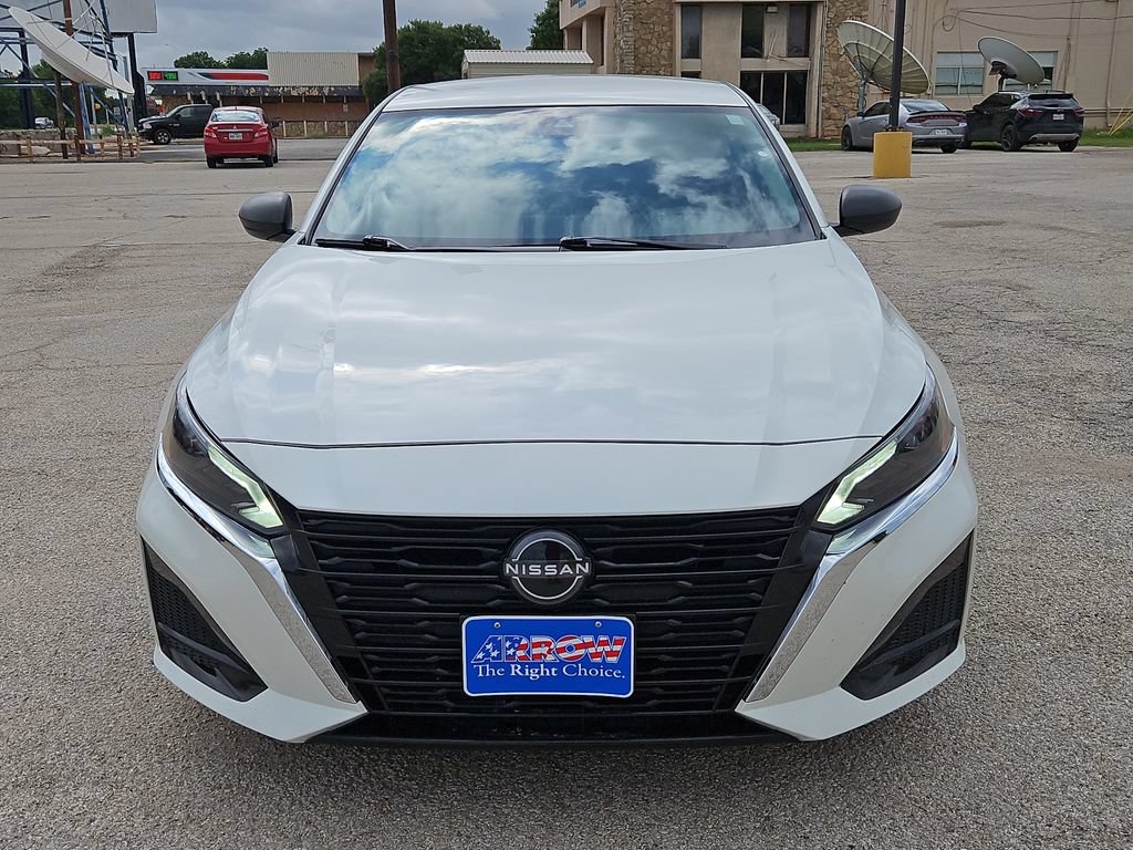 Used 2024 Nissan Altima 2.5 SV FWD image 3
