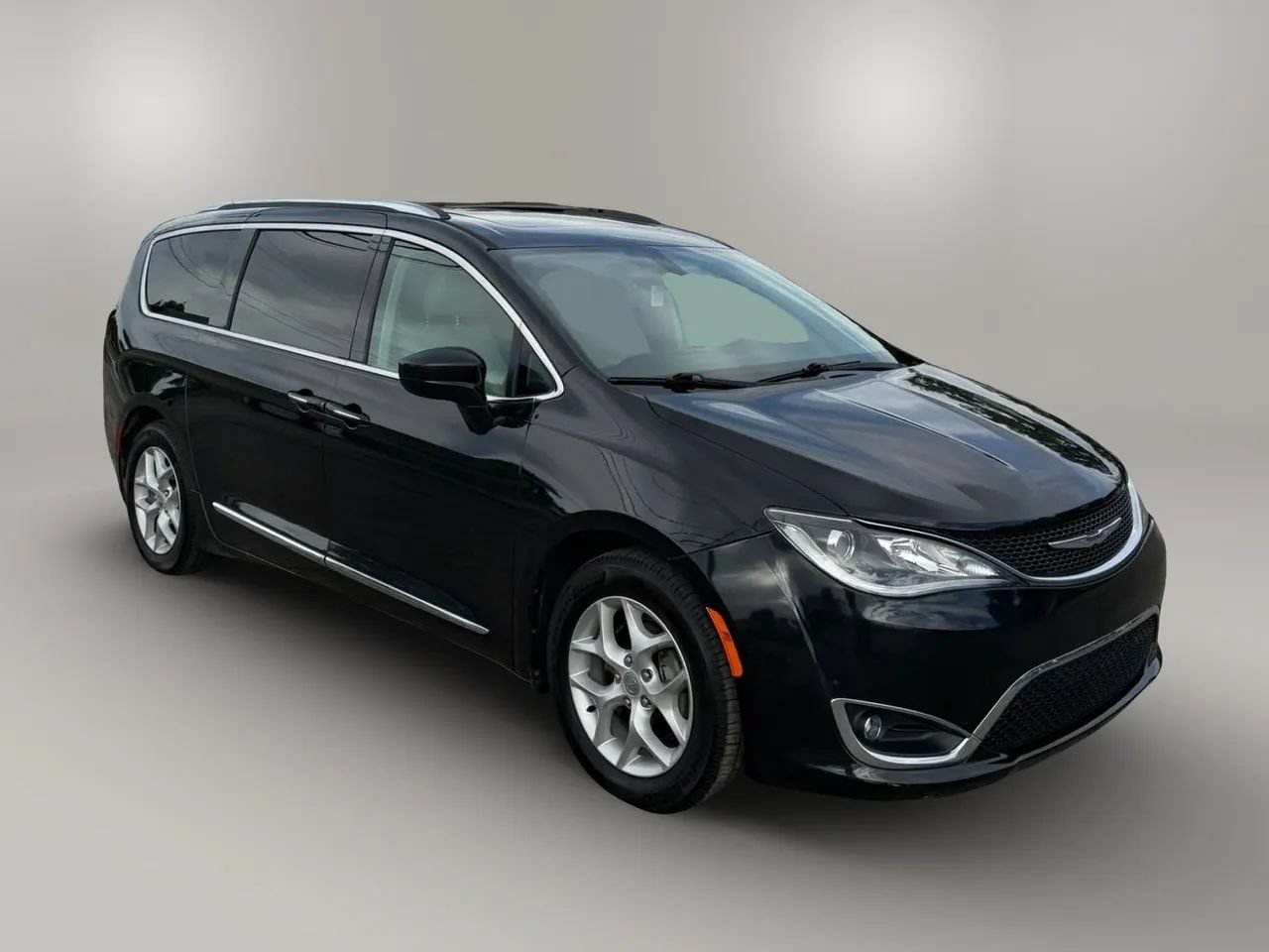 Used 2018 Chrysler Pacifica Touring-L Plus w/ Tire & Wheel Group