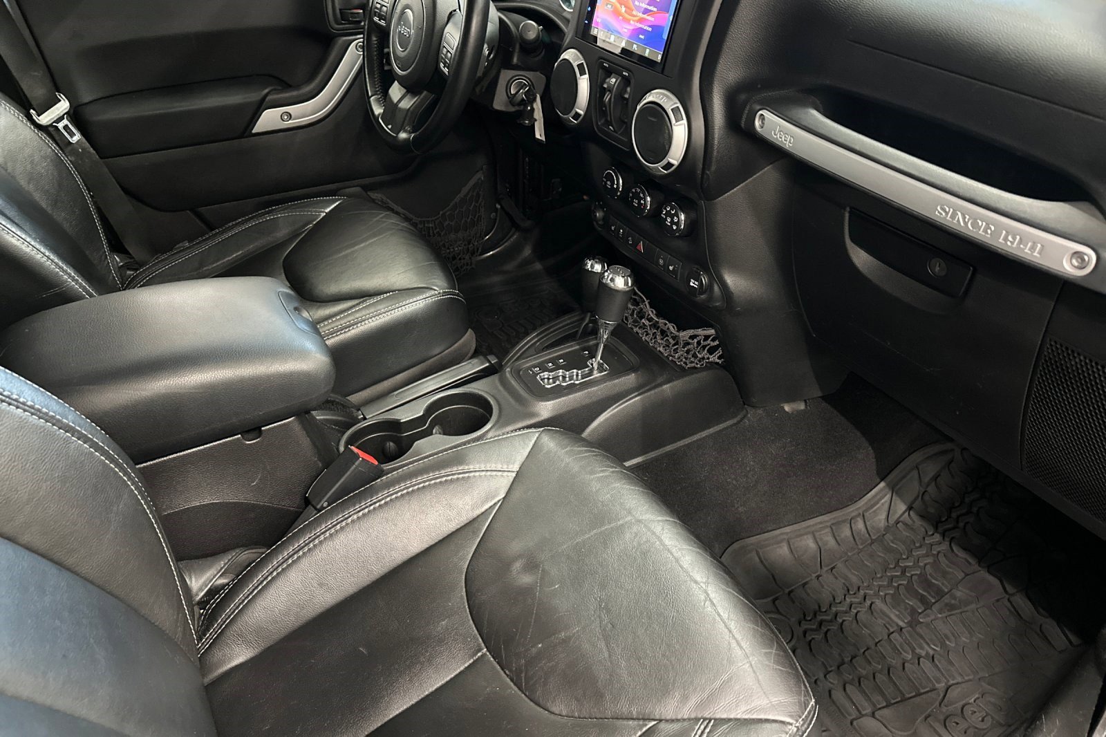 Used 2014 Jeep Wrangler Unlimited Sahara w/ Connectivity Group image 30