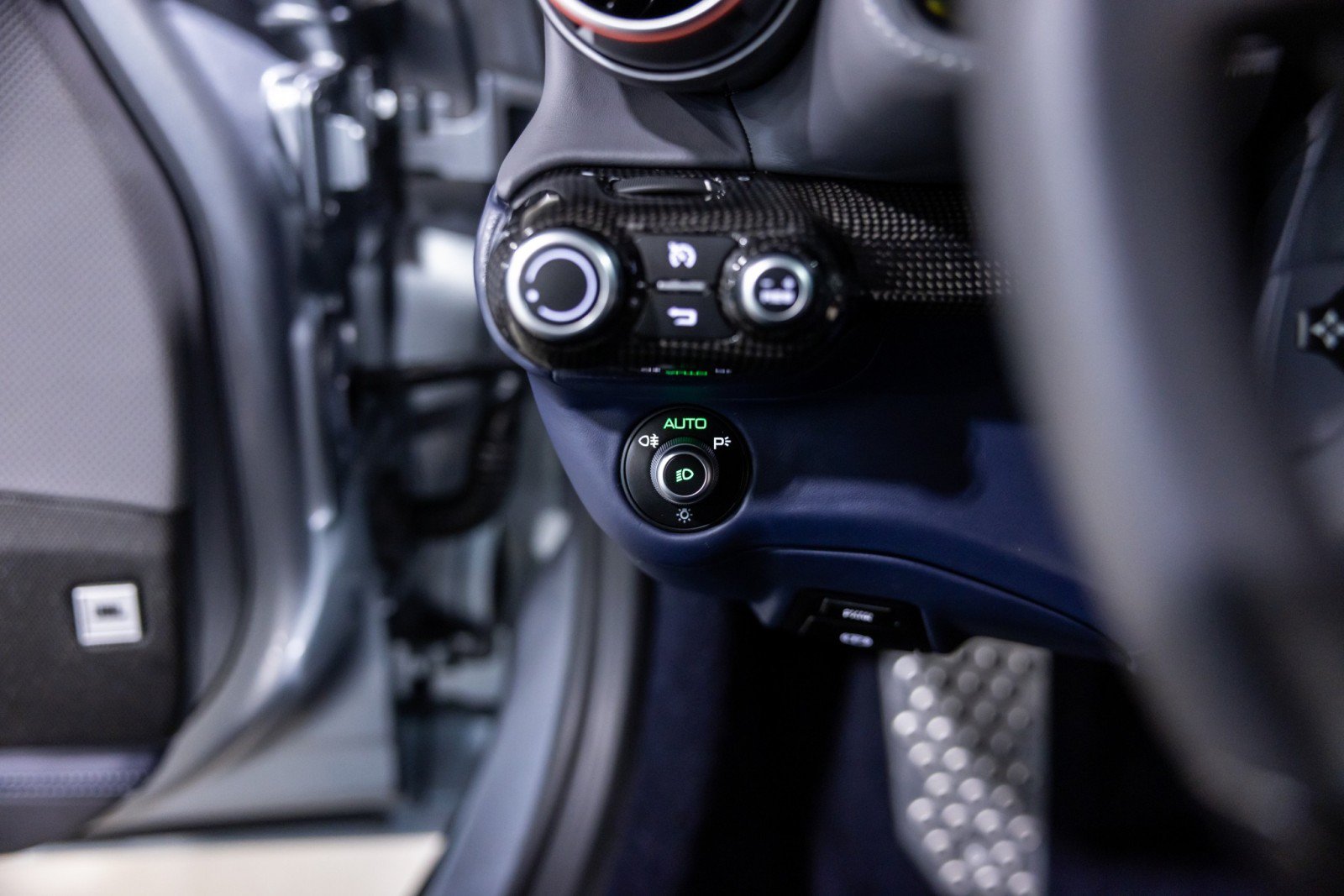 Used 2019 Ferrari 812 Superfast RWD image 42
