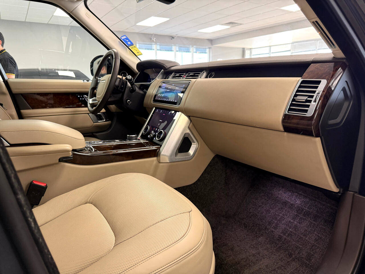 Used 2020 Land Rover Range Rover HSE image 28