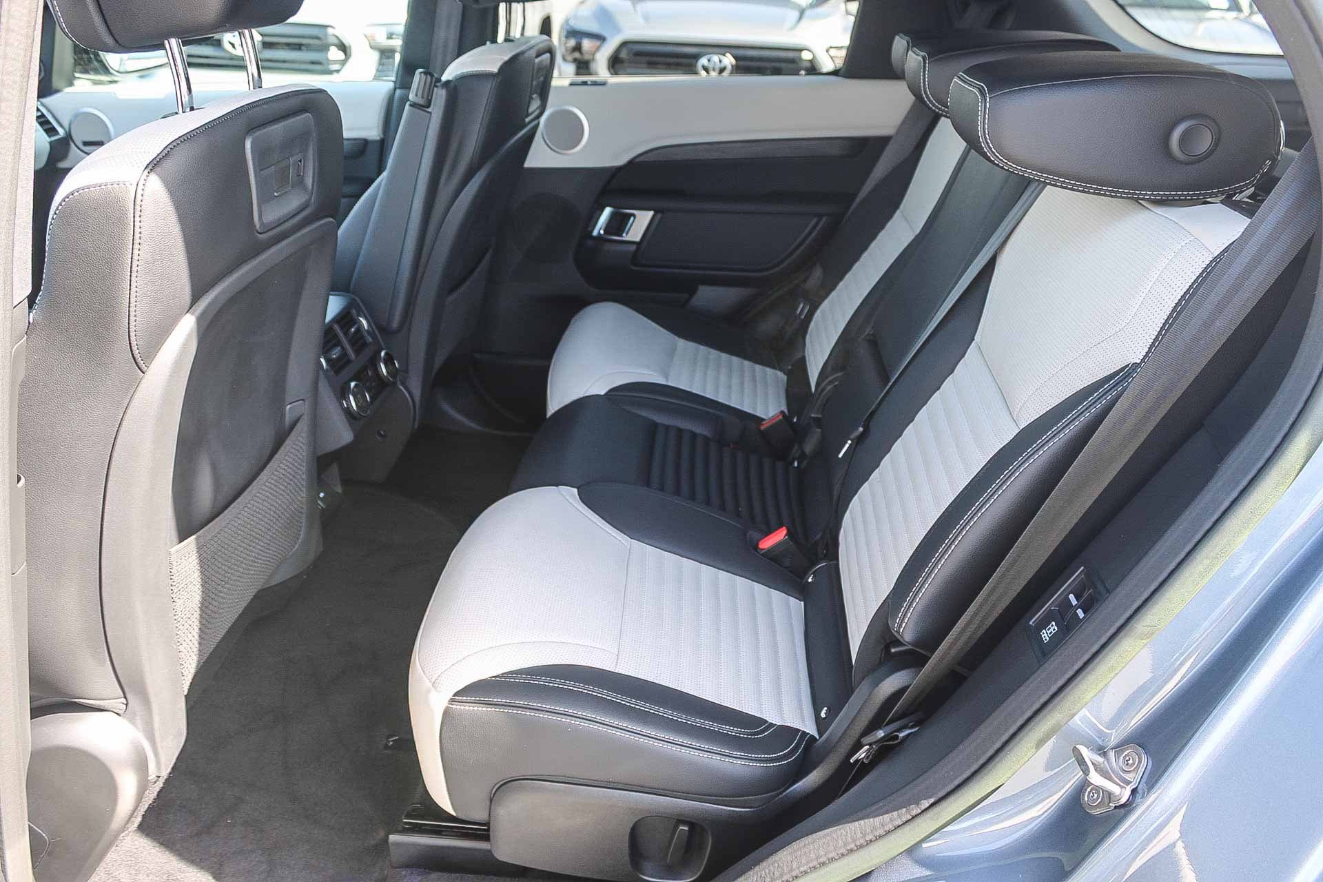 Used 2023 Land Rover Discovery S R-Dynamic image 19