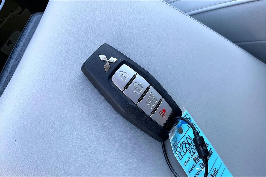 Used 2025 Mitsubishi Outlander SE FWD image 11