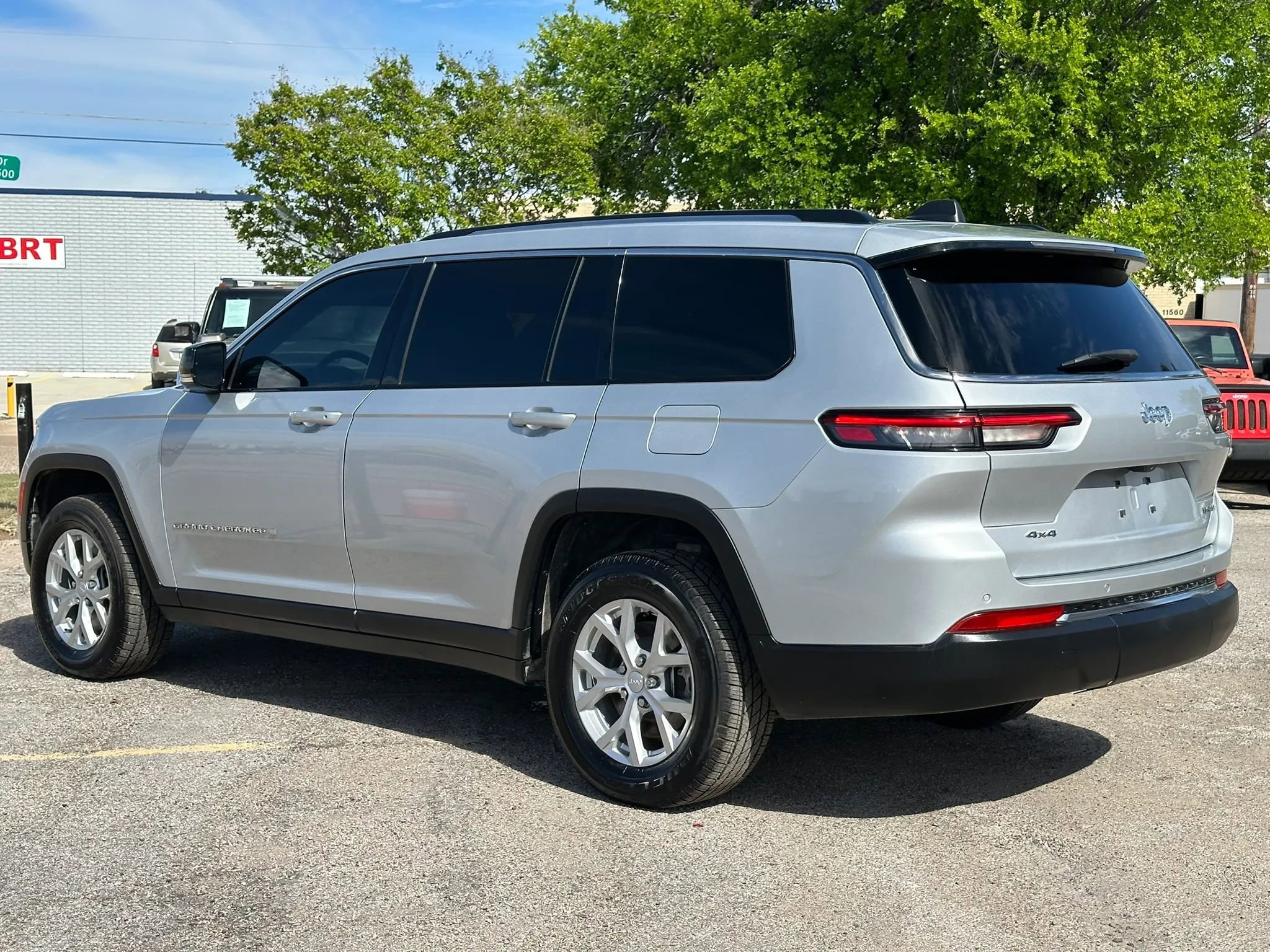 Used 2023 Jeep Grand Cherokee L Limited AWD/4WD image 4