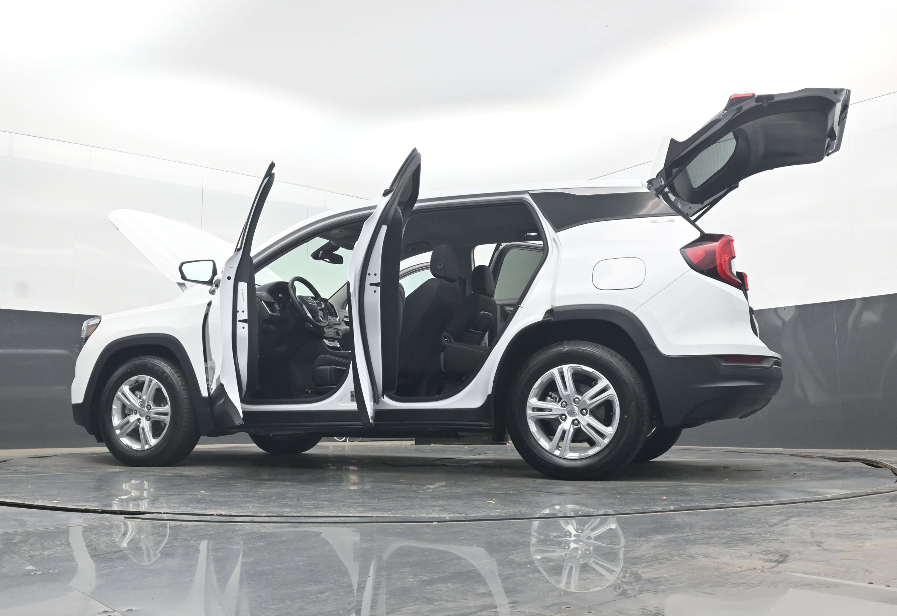 Used 2024 GMC Terrain SLE FWD image 43