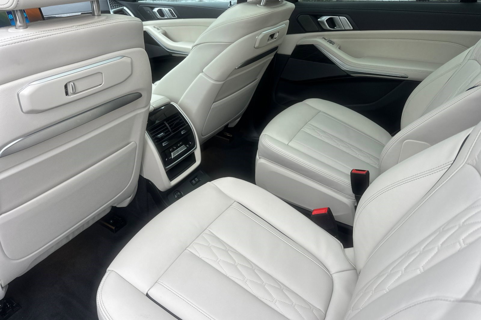 Certified 2025 BMW X7 M60i w/ Climate Comfort Package image 15