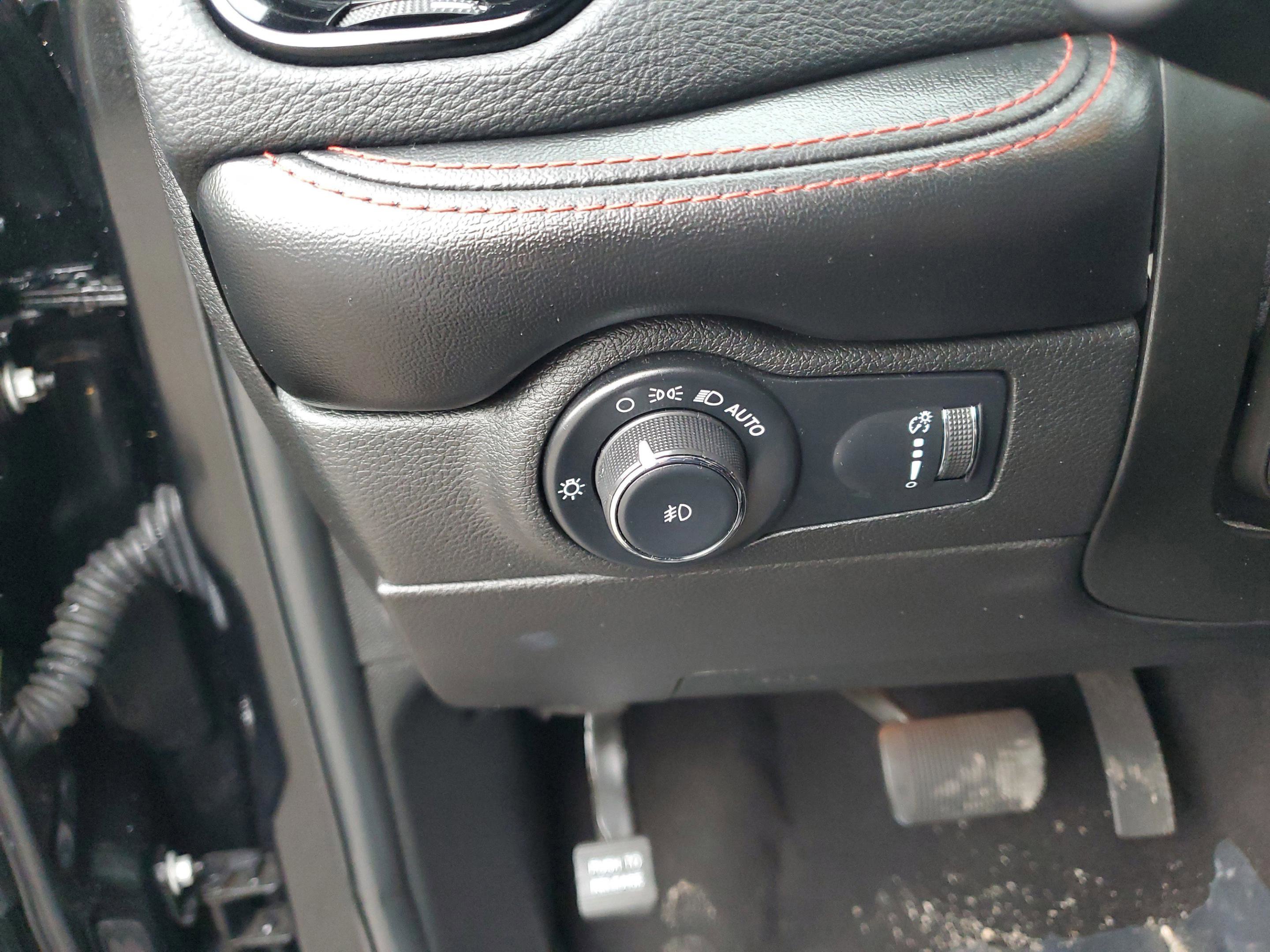 Used 2023 Dodge Durango GT image 23