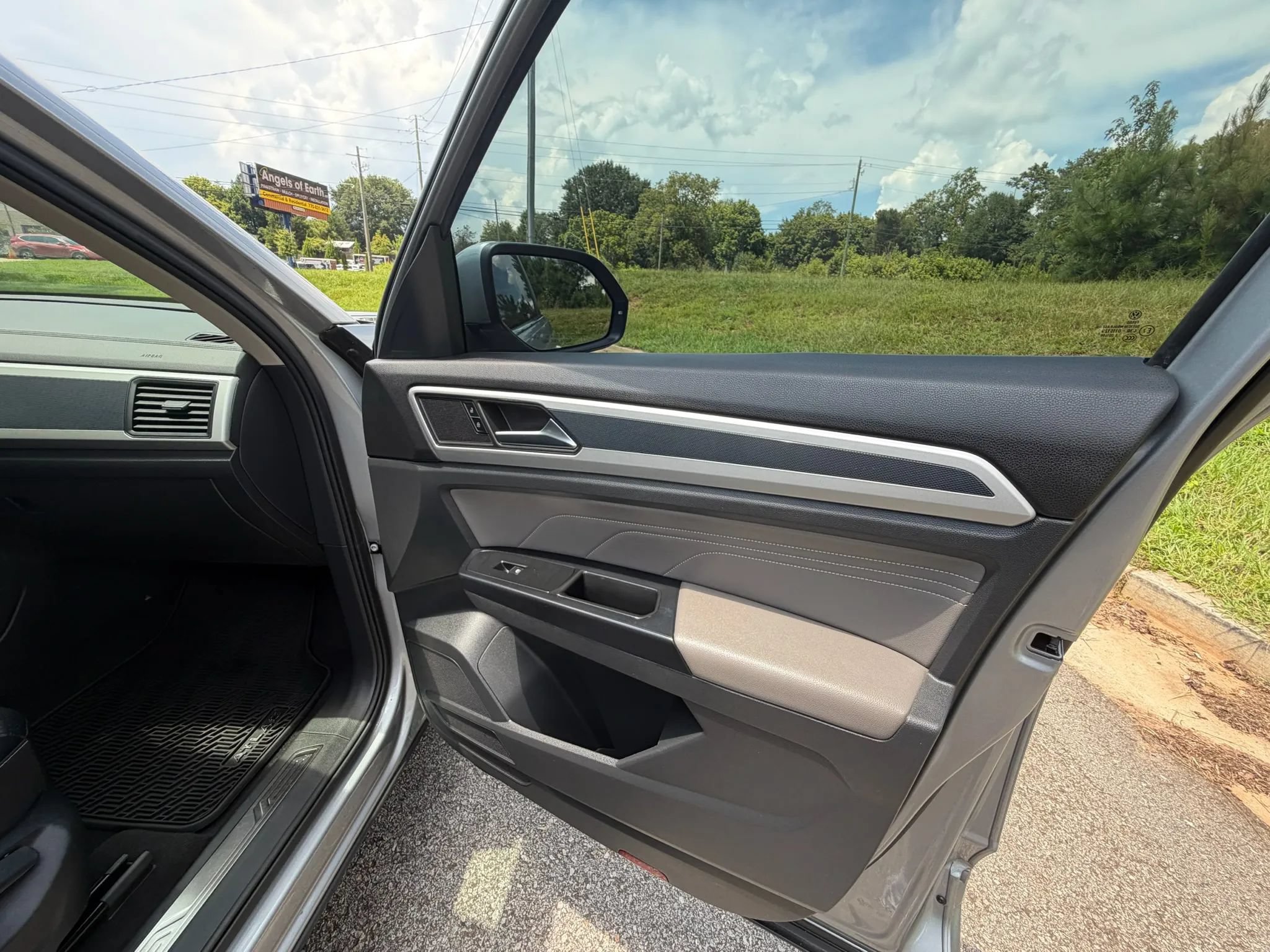 Used 2021 Volkswagen Atlas SE w/ Panoramic Sunroof Package FWD image 12