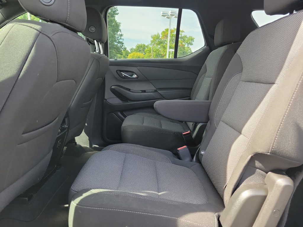 Used 2023 Chevrolet Traverse LT FWD image 19