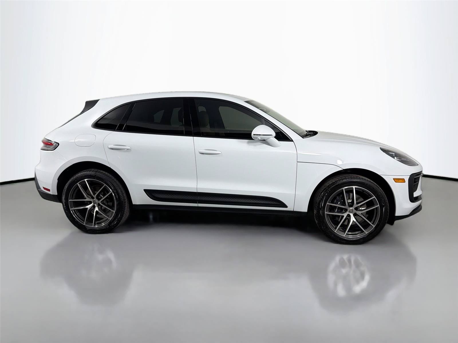 Certified 2026 Porsche Macan Turbo AWD/4WD image 8