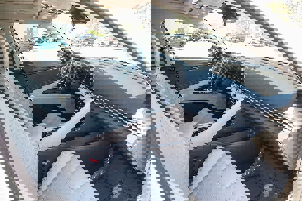 Used 2021 Hyundai Elantra Limited image 15