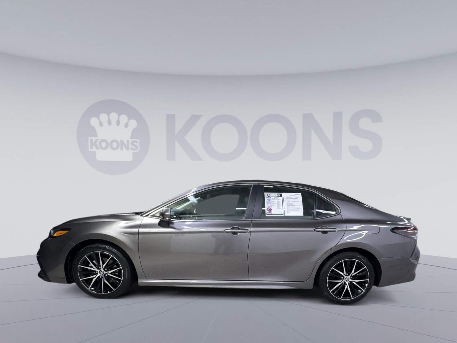 Used 2023 Toyota Camry SE image 8