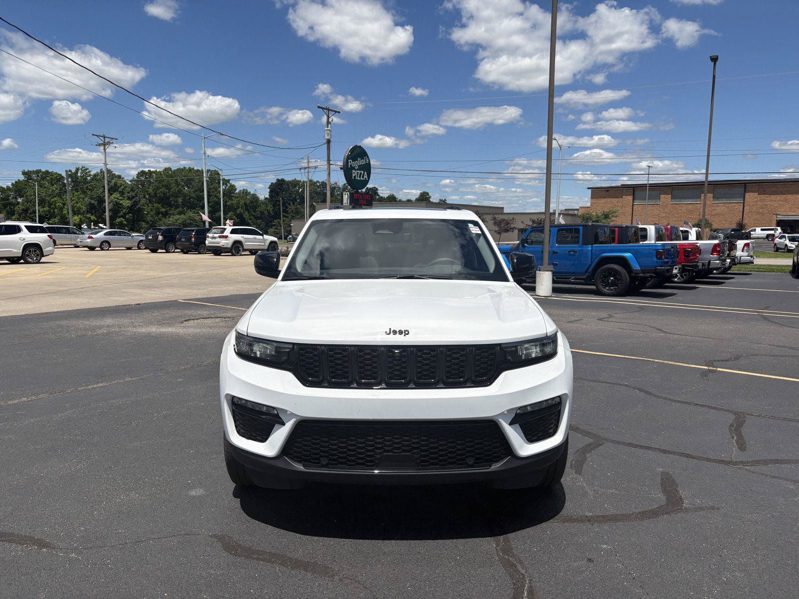 Used 2023 Jeep Grand Cherokee Limited w/ Luxury Tech Group II AWD/4WD image 5