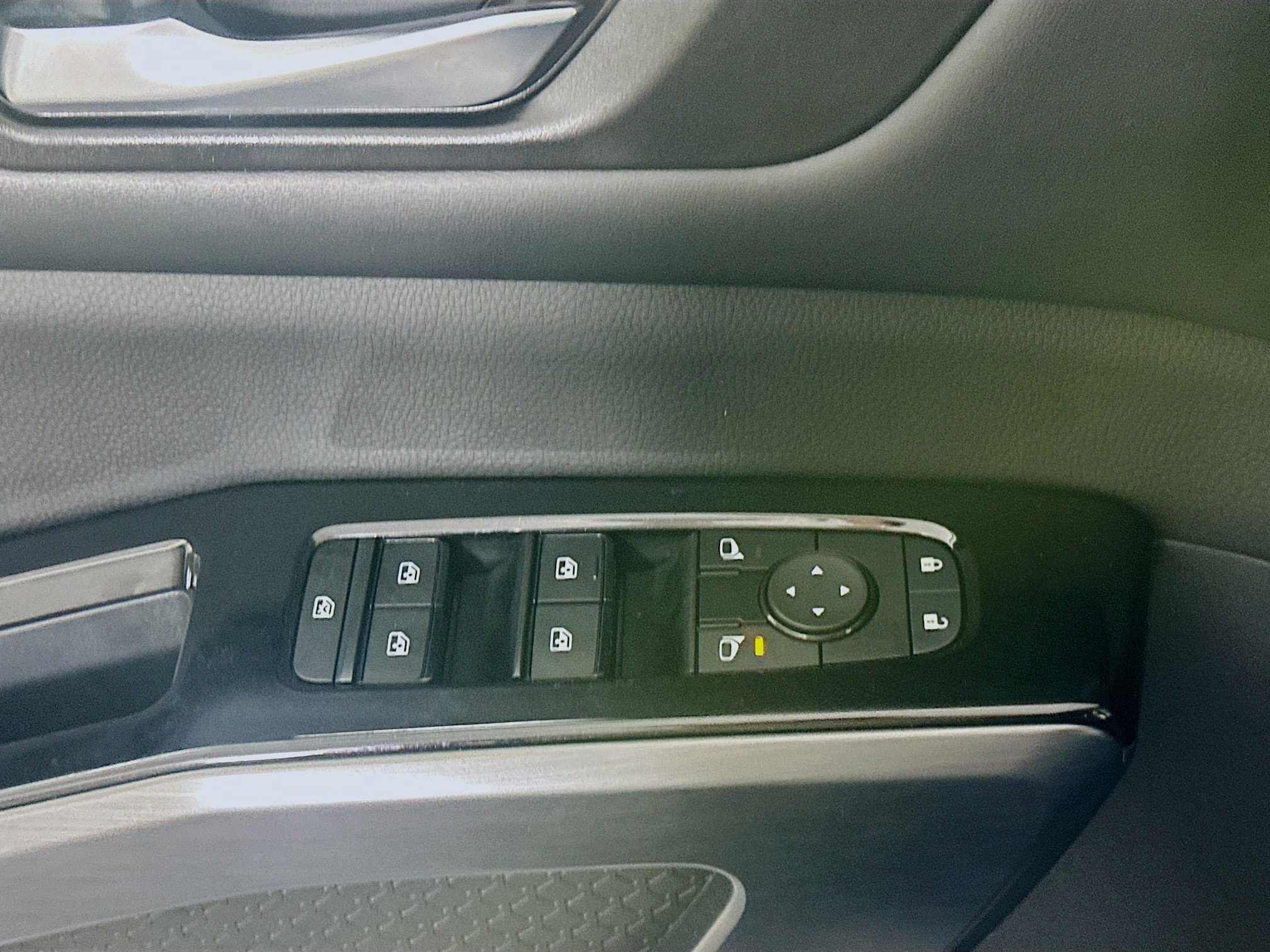 Used 2023 Nissan Pathfinder SL AWD/4WD image 15