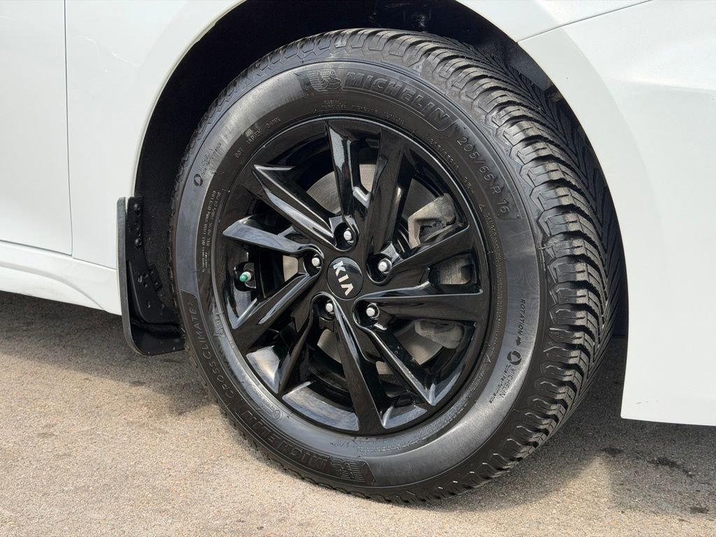Used 2020 Kia Optima LX image 26