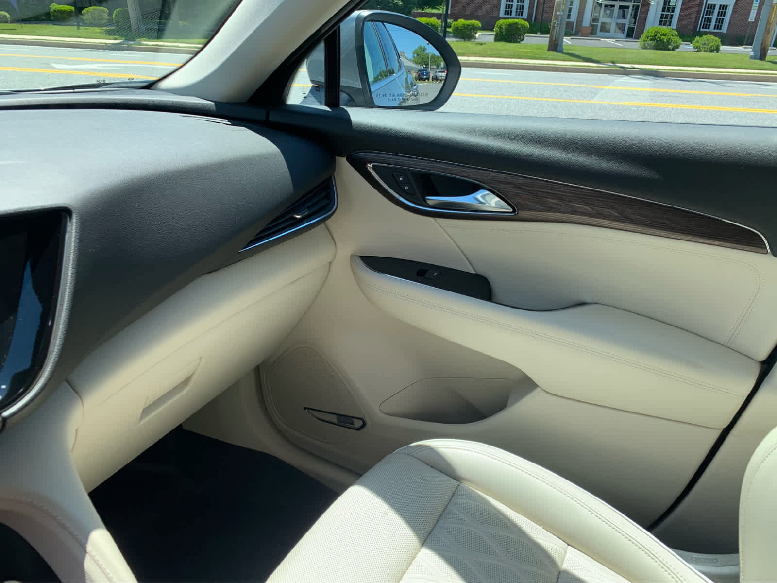 Used 2023 Buick Envision Avenir AWD/4WD image 21
