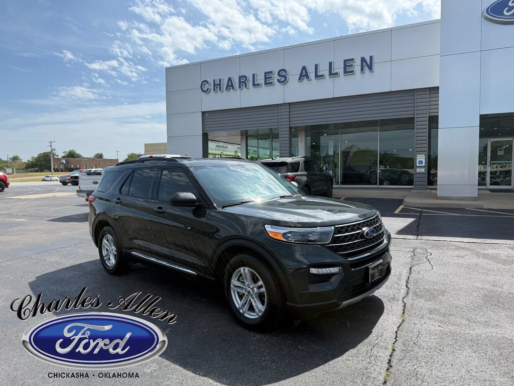 Used 2024 Ford Explorer XLT w/ Equipment Group 202A RWD image 1