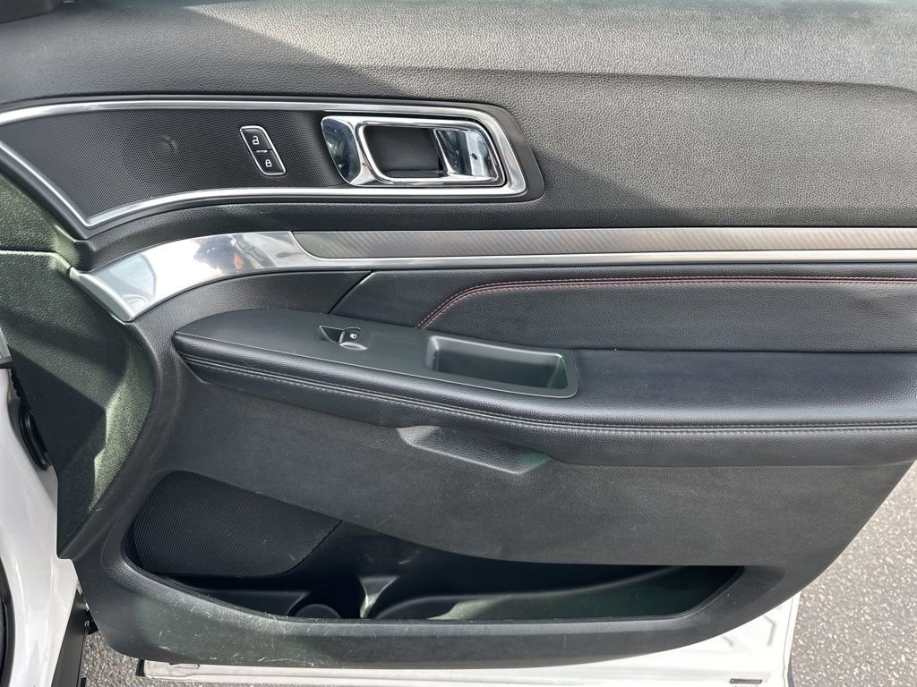 Used 2017 Ford Explorer Sport image 32