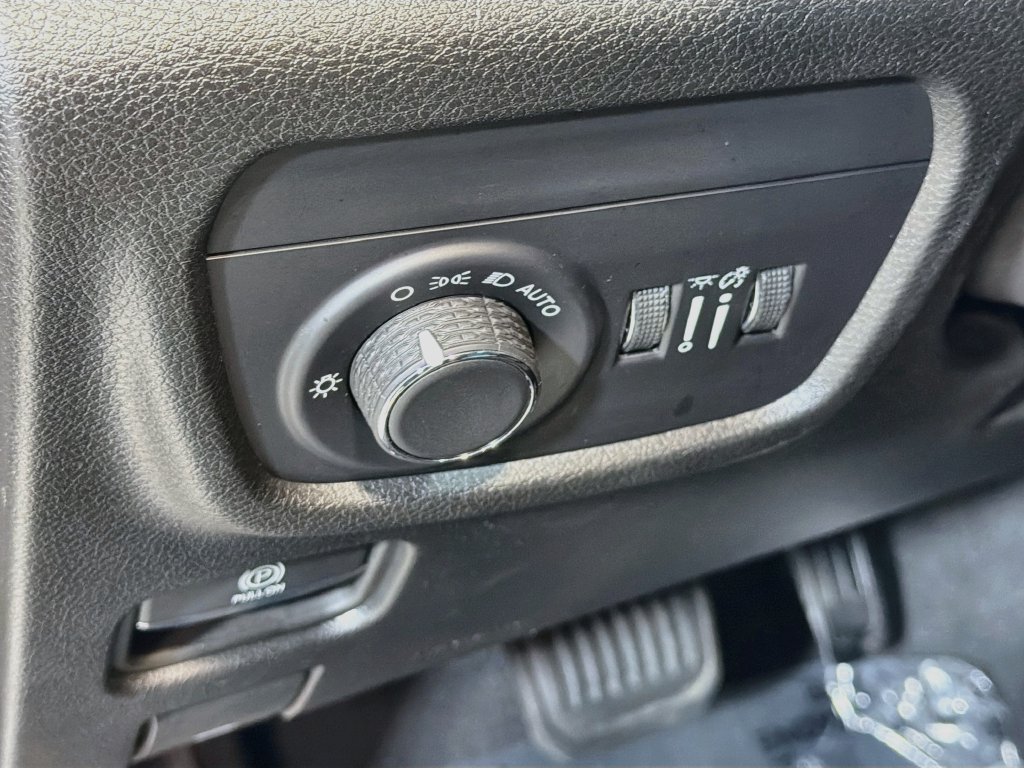 Used 2023 Jeep Grand Cherokee L Laredo AWD/4WD image 12