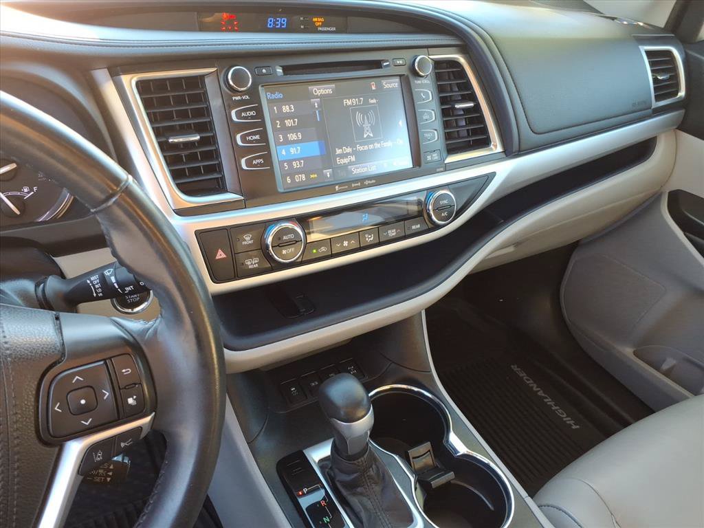 Used 2019 Toyota Highlander XLE AWD/4WD image 35