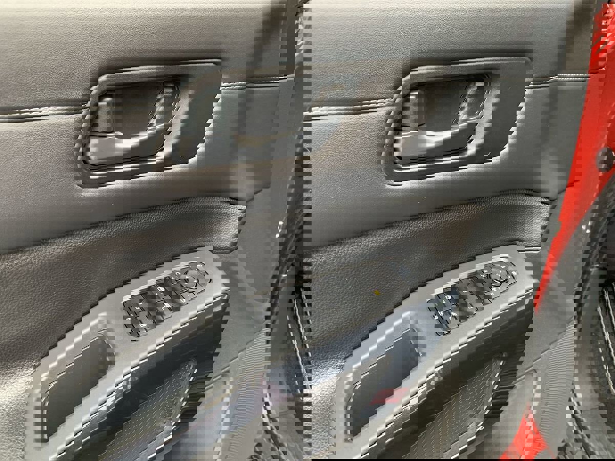 Used 2024 Nissan Pathfinder SV image 15