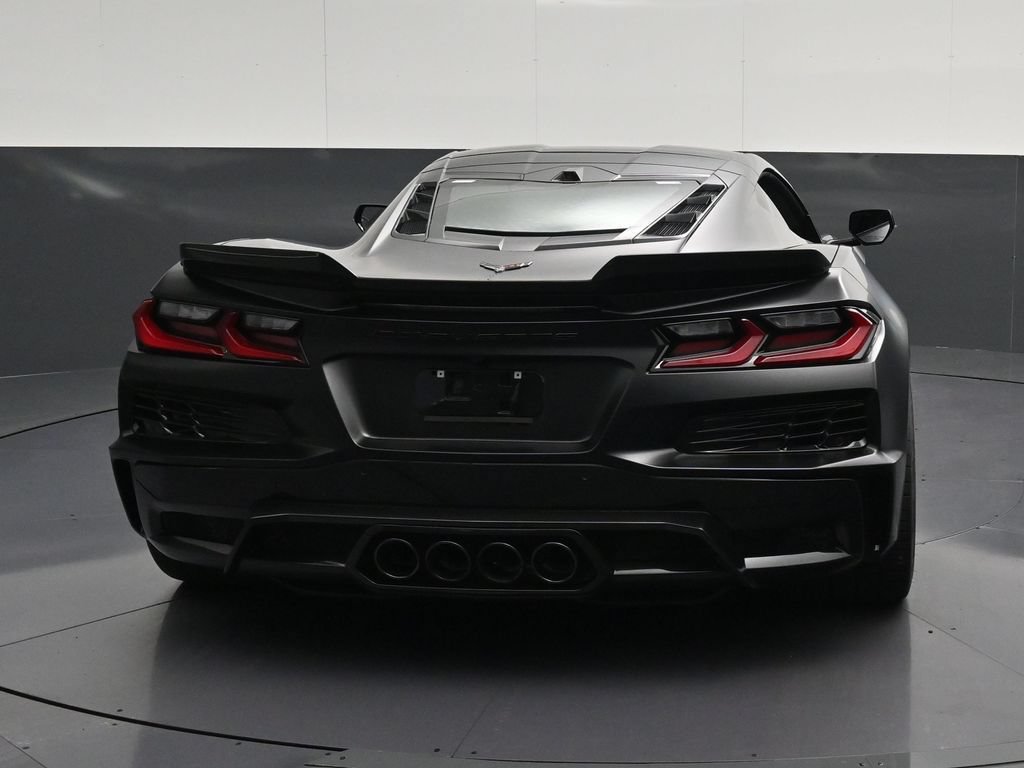 Used 2025 Chevrolet Corvette Z06 RWD image 2