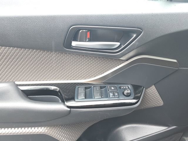 Used 2022 Toyota C-HR Limited FWD image 10