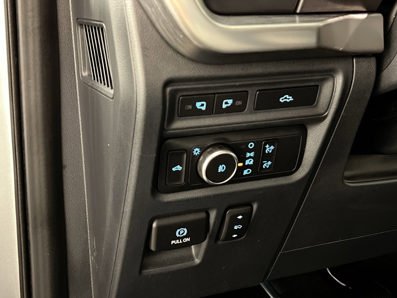 Used 2022 Ford F150 Lariat image 30