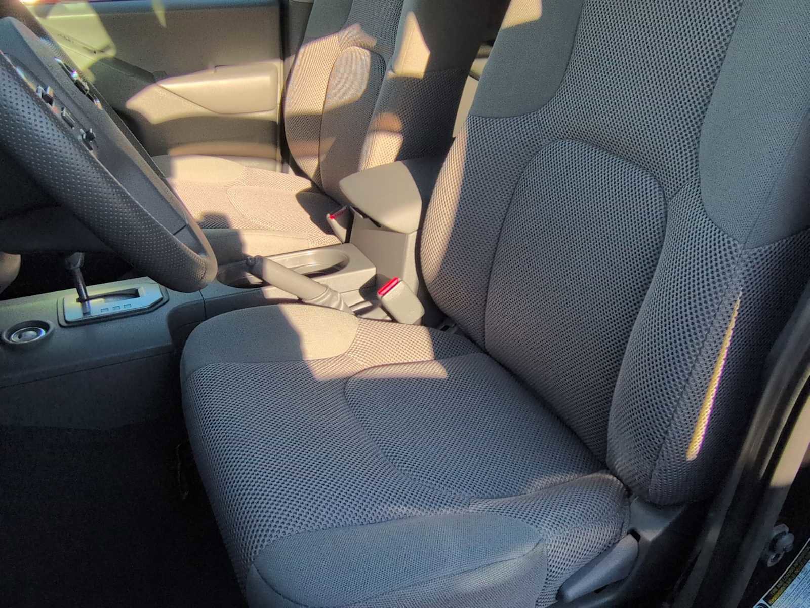 Used 2021 Nissan Frontier SV w/ Midnight Edition Floor Mats image 17