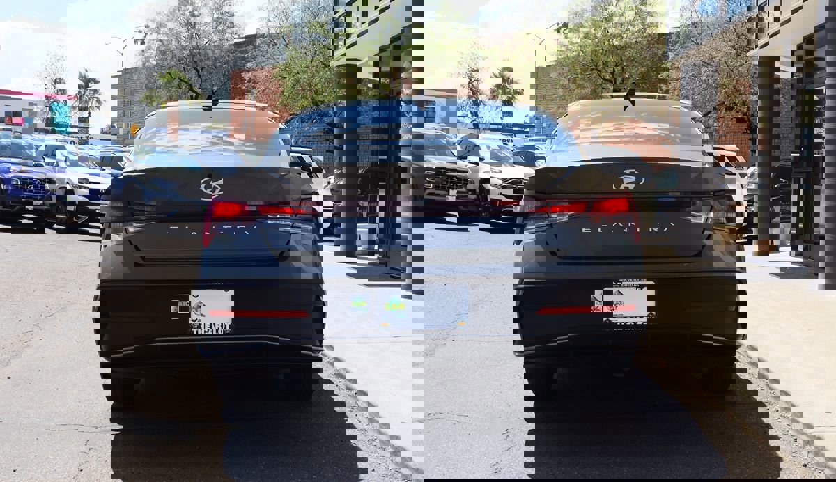 Used 2024 Hyundai Elantra SE image 11