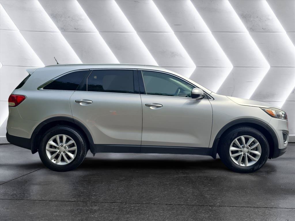 Used 2017 Kia Sorento FWD image 6