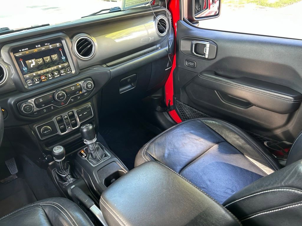 Used 2018 Jeep Wrangler Unlimited Sahara AWD/4WD image 12