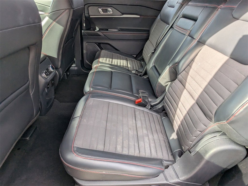 Used 2025 Ford Explorer ST-Line w/ ST-Line Street Pack image 18