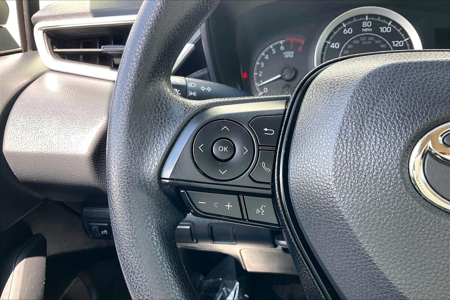 Used 2022 Toyota Corolla LE FWD image 23
