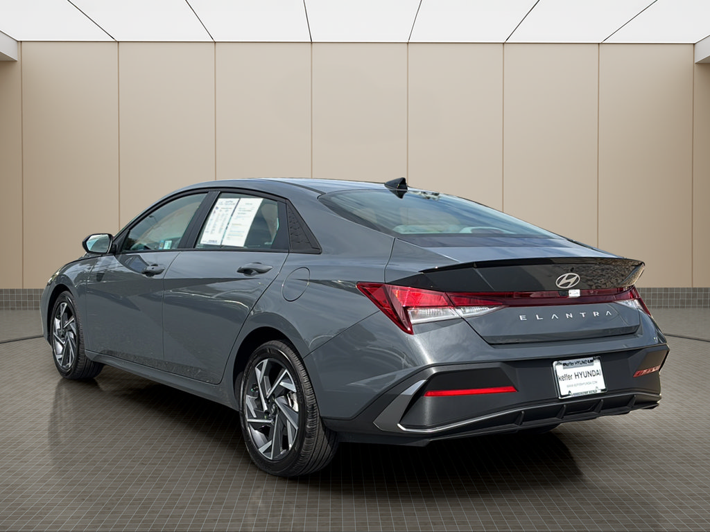 Used 2025 Hyundai Elantra Sport FWD image 3