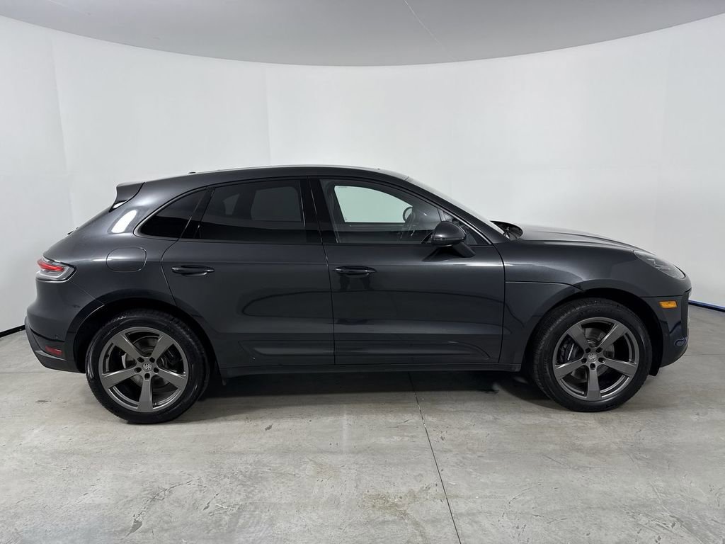 Certified 2025 Porsche Macan image 8